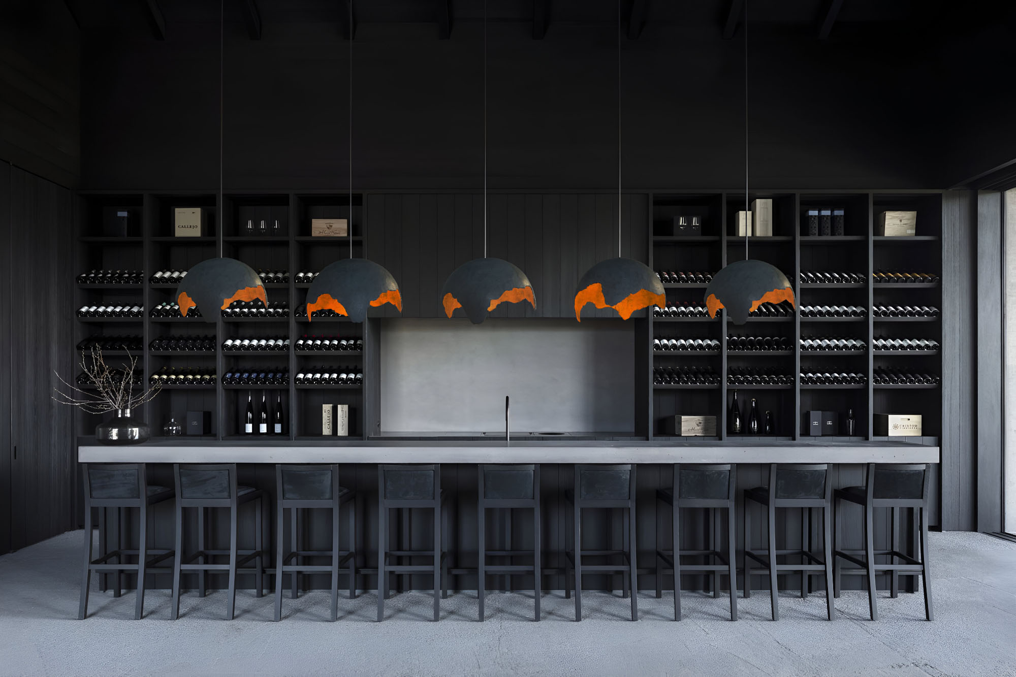 Dettaglio della trama in cemento nero carbone - Modello Lakota