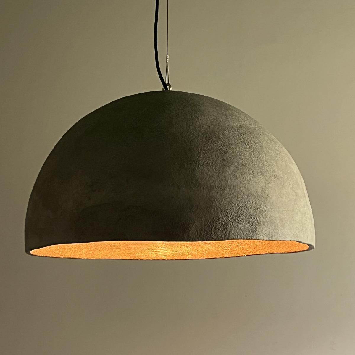 Dettaglio della trama minerale e della grana del cemento - Moki