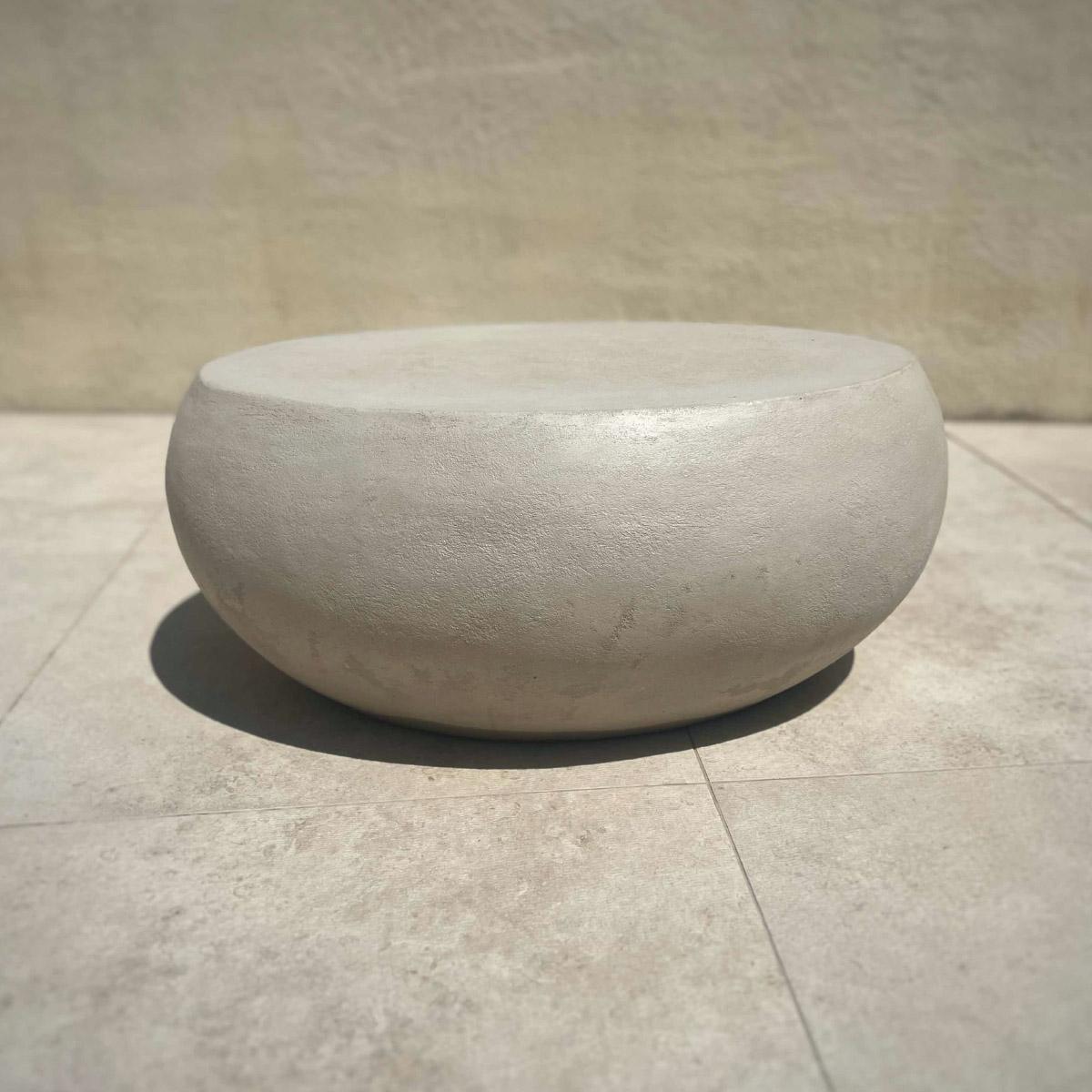 Grandi ciottoli decorativi per sedersi in giardino modello K2