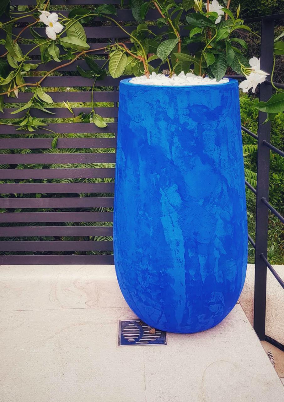 Grande vaso svasato in cemento su misura in Costa Azzurra