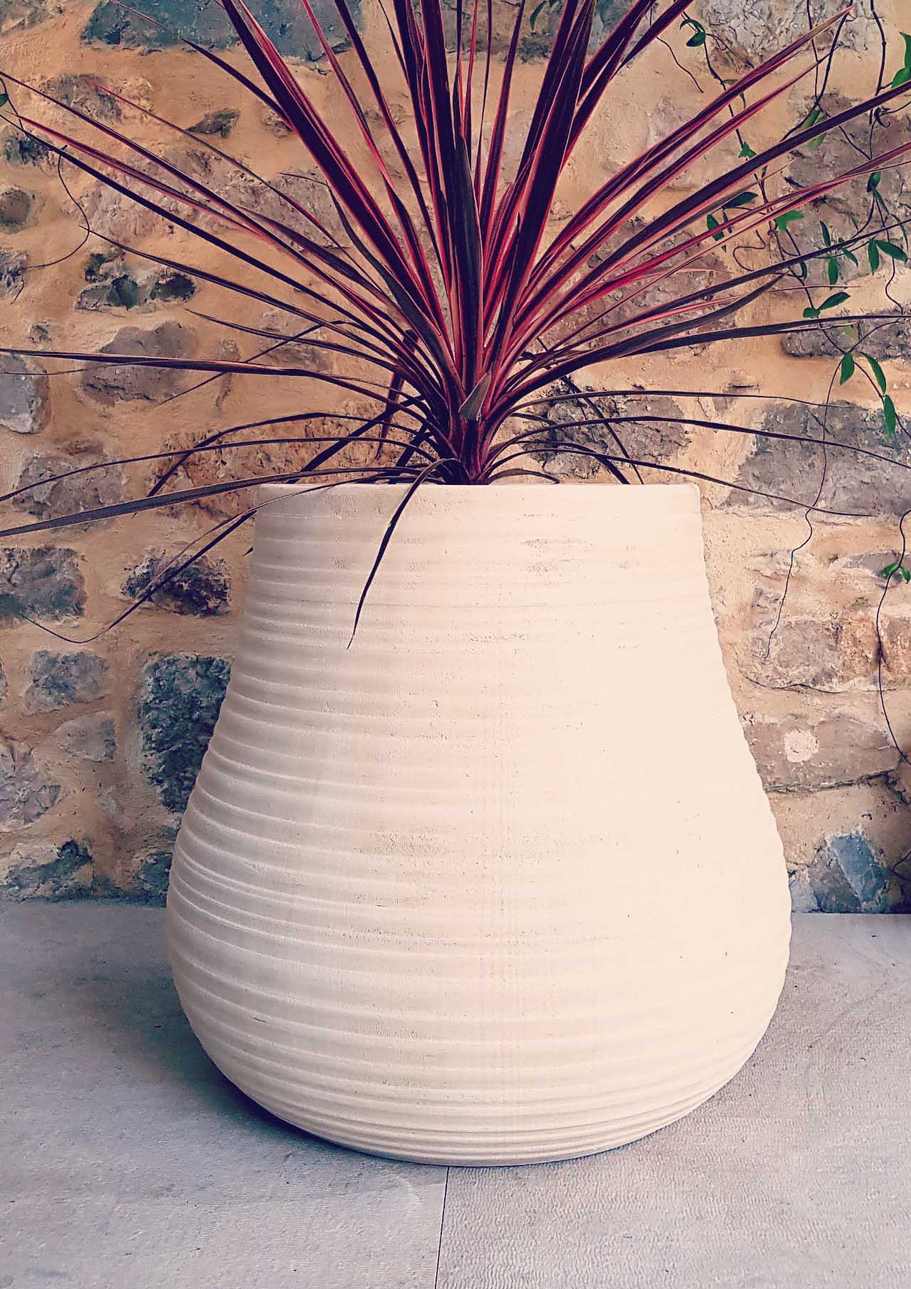 Vaso grande per olivo in cemento leggero ideale per ampi spazi