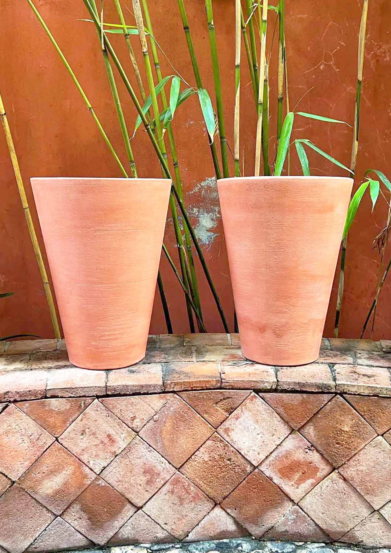 Fioriera verticale slanciata ed elegante resistente al gelo